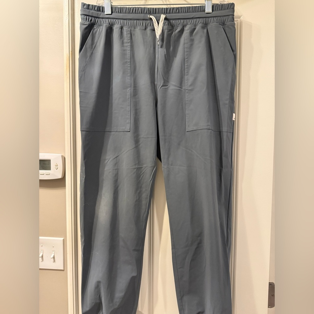 Women’s Vuori Miles Jogger. Green gray color. Size large.